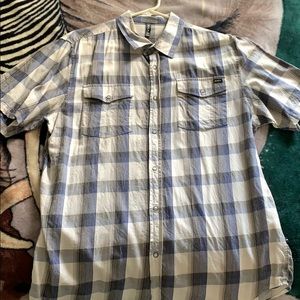 RVCA S/S button-up in XL